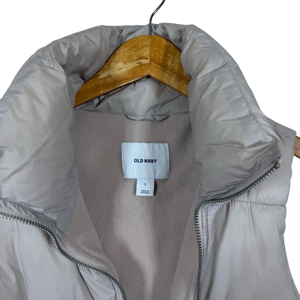 Old Navy Women’s Puffer Vest Light Khaki XS Sleeveless Full Zip Mock Neck - Picture 4 of 7